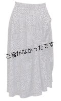 タックギャザーのミドルスカート